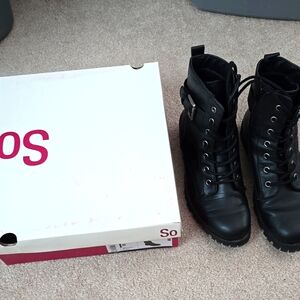 SO Black Lace-Up Ankle Boots - Size 8